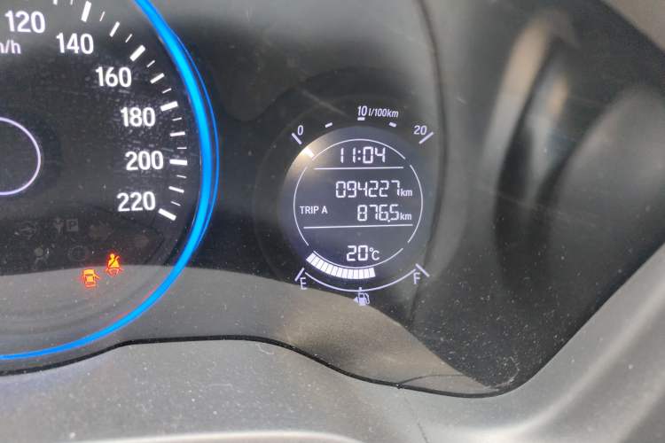 Used Honda Vezel 2017 1.8L CVT Front-Wheel Drive Pioneer Edition Odometer Close Up