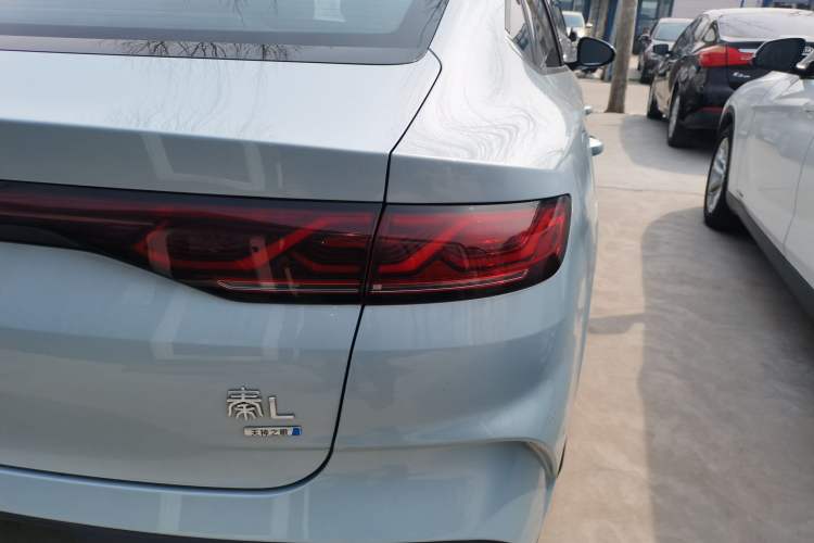 Used BYD Qin L 2025 DM-i Smart Drive 80KM Leading Model Right Rear Taillight
