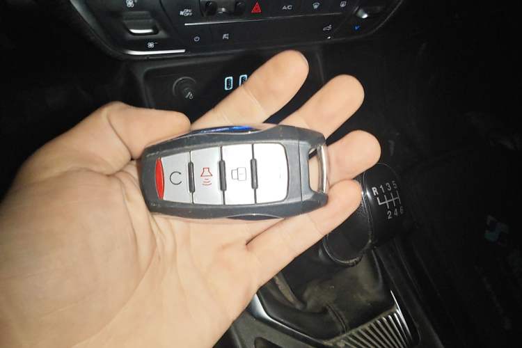 Used Great Wall King Kong Poer 2022 2.0T Manual Diesel Two-Wheel Drive Navigation Version with Long Bed – GW4D20M Vehicle Key