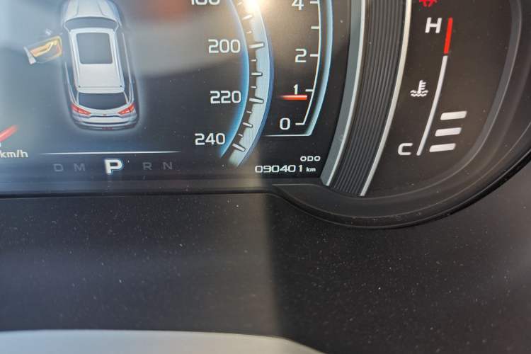 Used Geely Auto Emgrand X7 Sport 2016 1.8TD Automatic All-Wheel Drive Smart Version Odometer Close Up