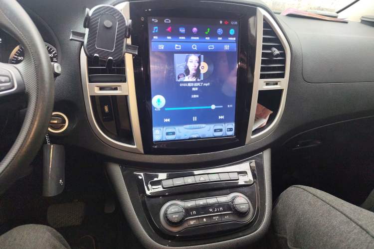 Used Mercedes-Benz Vito 2018 2.0T Elite Version 7 Seats China VI Emission Standard
