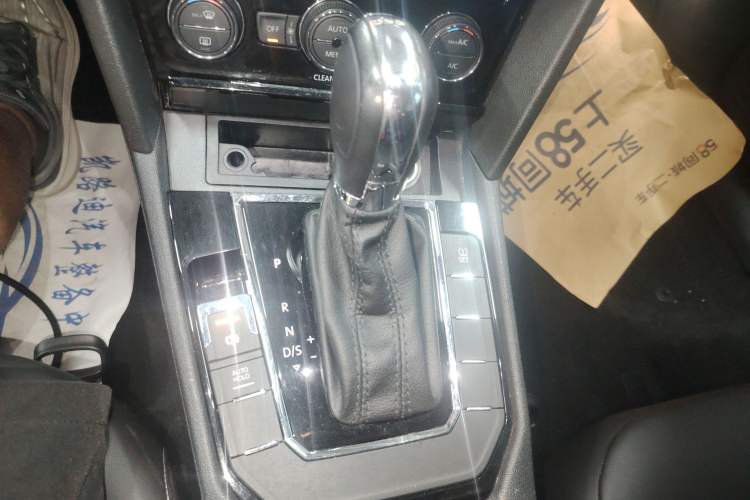 Used Volkswagen Lamando 2015 280TSI DSG Comfort Edition Gear Lever