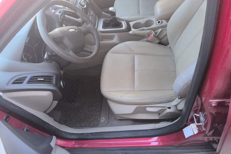 Used Ford Focus 2012 Sedan 1.6L Manual Comfort Model
