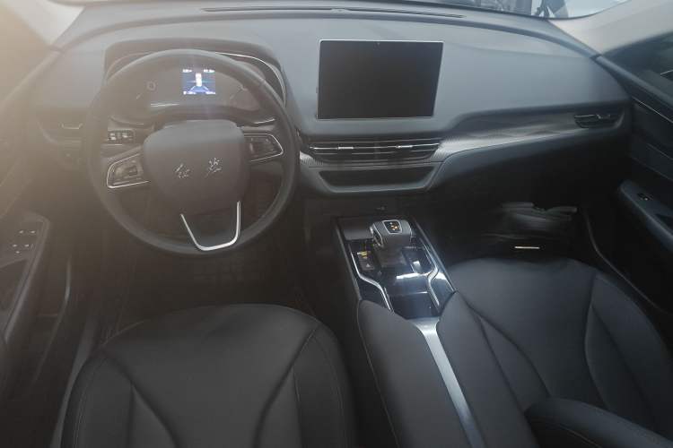 Used Hongqi E-QM5 2022 431 km Charge & Enjoy Edition Center Console