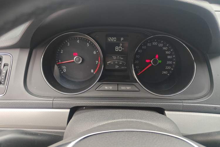 Used Volkswagen Gran Lavida 2015 1.6L Automatic Comfort Edition Instrument Cluster