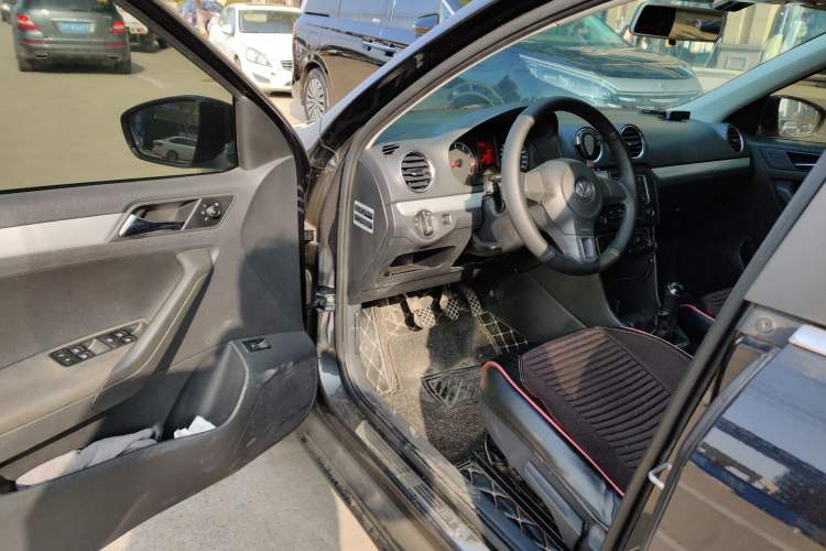 Used Volkswagen Jetta 2015 Zhuihui Edition 1.6L Manual Comfort Model
