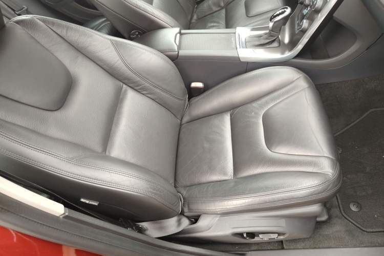 Used Volvo V60 2014 T5 Zhiyi Edition
