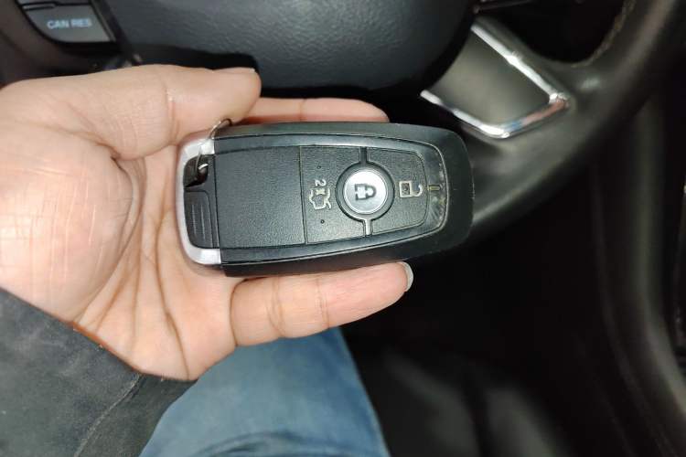 Used Ford Taurus 2019 EcoBoost 245 Comfort Edition Vehicle Key