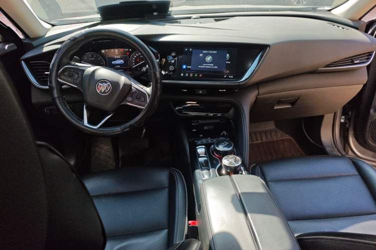 Used Buick Envision 2021 Encore Plus 652T Five-Seat All-Wheel-Drive Luxury Model Center Console