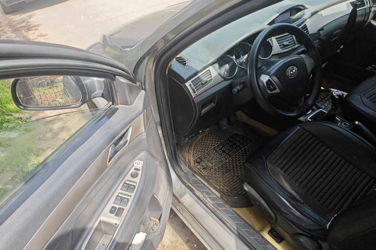 Used Dongfeng Aeolus H30 2011 1.6L Automatic ZunYa Model