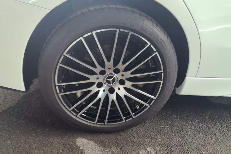 Used Mercedes-Benz C-Class 2024 Second Facelift C 260 L Sport Edition Right Rear Wheel Hub