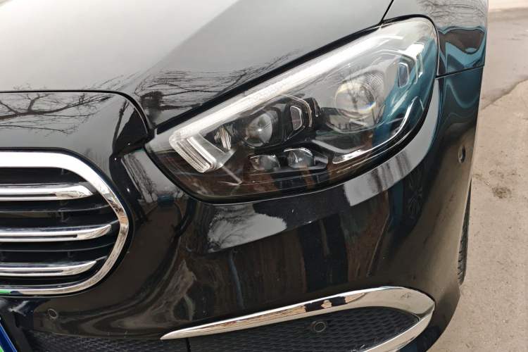 Used Mercedes-Benz E-Class 2018 Facelift E 300 L Luxury Edition