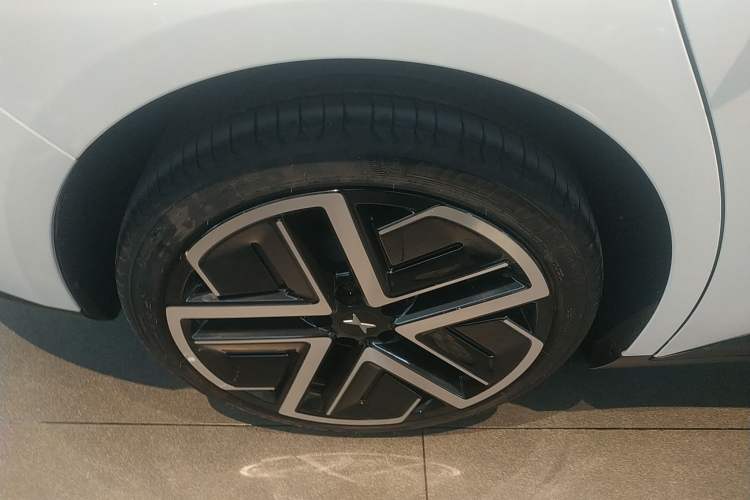 Used XPeng MONA M03 2025 600 with Ultra-Long Range Max Right Rear Wheel Hub