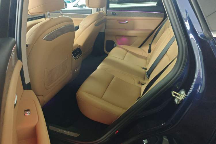 Used Hima AITO M5 2022 Extended-Range Four-Wheel Drive Performance Version Left Rear Seat