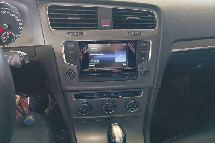 Used Volkswagen Golf 2016 1.6L Automatic Comfort Model Audio And AC Panel