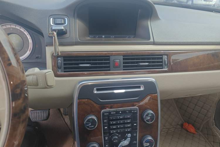 Used Volvo S80L 2012 2.0T T5 Luxury Edition Audio And AC Panel