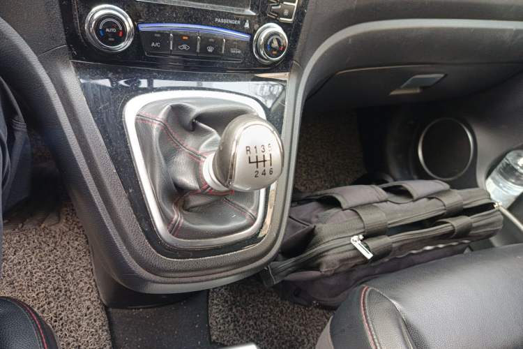 Used Haval H6 2013 Upgraded Model 1.5T Manual Two-Wheel Drive Elite Version
