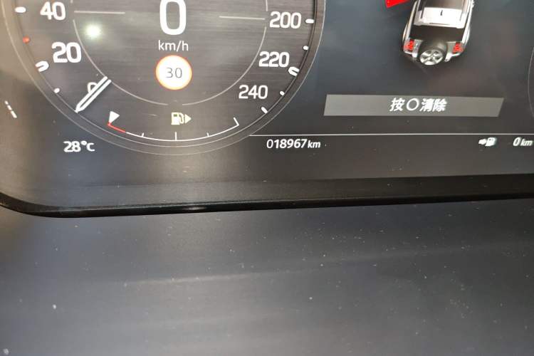 Used Land Rover Defender 2023 Revised Version 90 3.0T P400 Dark Edition Odometer Close Up