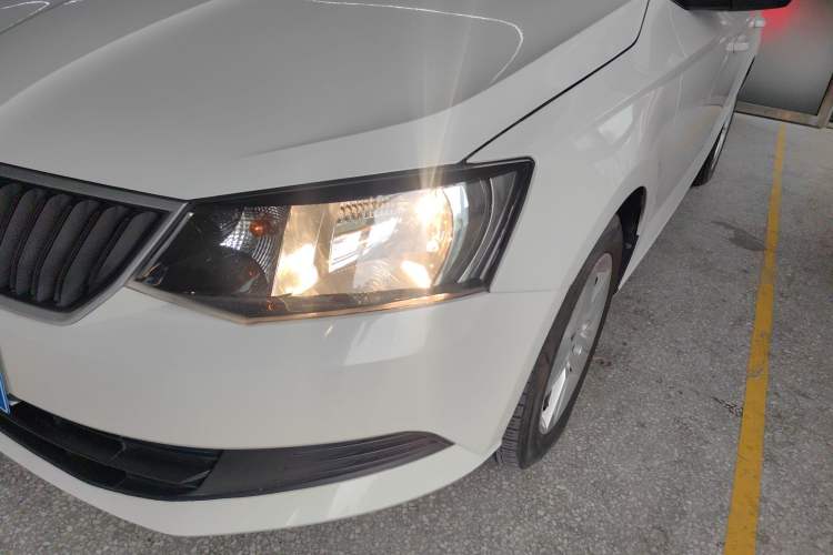 Used Skoda Fabia 2017 1.4L Automatic Car Enjoy Edition
