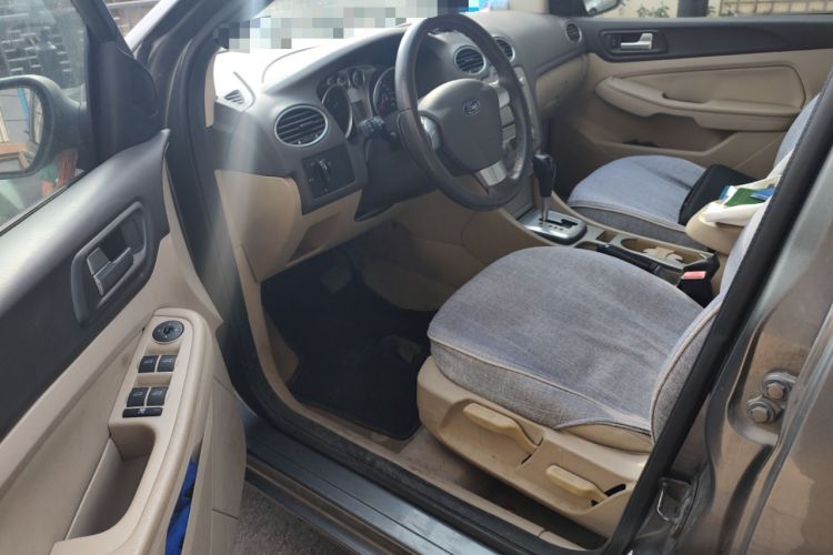 Used Ford Focus 2013 Sedan Classic 1.8L Automatic Fashion Edition
