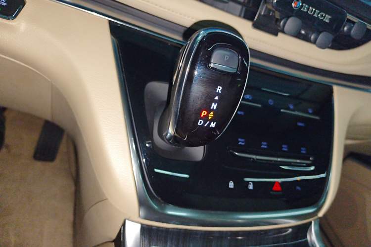 Used Buick GL8 2023 Facelifted Land Cruiser Executive Luxury Version