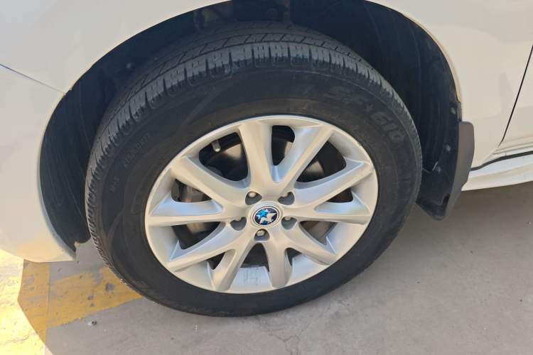 Used Venucia T70 2015 2.0L CVT Smart Edition Left Front Wheel Hub