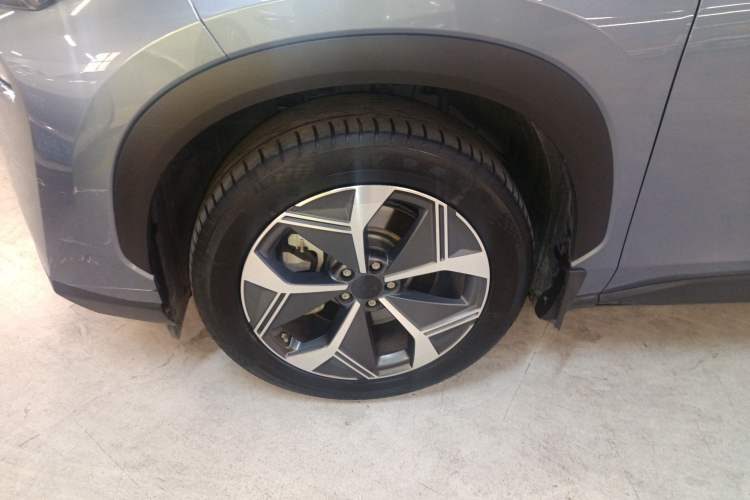 Used AION V 2024 Plus 70 Star Edition Lithium Iron Phosphate Left Front Wheel Hub