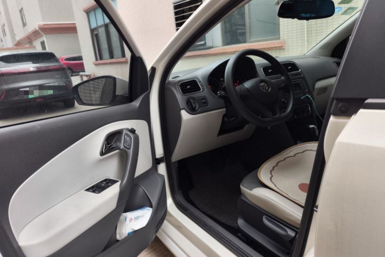 Used Volkswagen Polo 2014 1.6L Automatic Comfort Edition
