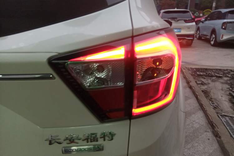 Used Ford Kuga 2018 EcoBoost 180 Two-Wheel-Drive Luxury Wing Edition
