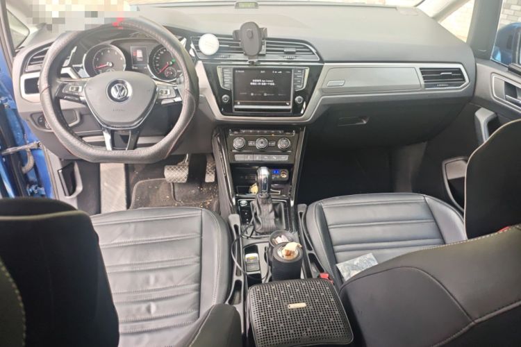 Used Volkswagen Touran 2018 Volkswagen Touran L 280TSI DSG Luxury Edition 7 Seats Center Console