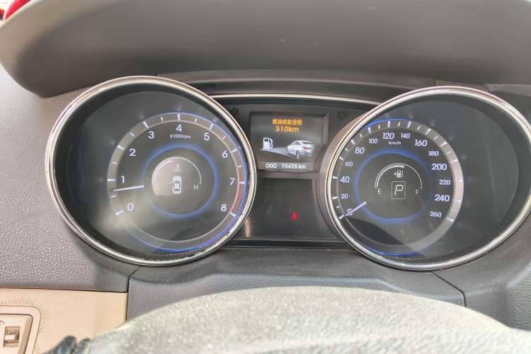 Used Hyundai Sonata 2013 2.0L Automatic Prestige Edition Odometer Close Up