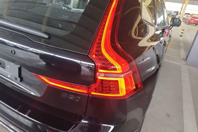 Used Volvo XC60 2025 B5 Four-Wheel Drive Smart & Advanced Midnight Black Edition Exterior 3