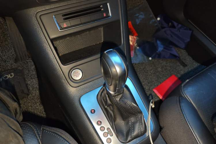 Used Volkswagen Tiguan 2015 1.8TSI Automatic Two-Wheel Drive Luxury Model Gear Lever