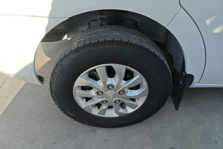 Used SAIC MAXUS Xintu V80 2021 2.0T PLUS Manual All-Around King Long Wheelbase Mid-Roof Variant with 6/7/8/9 Seats
