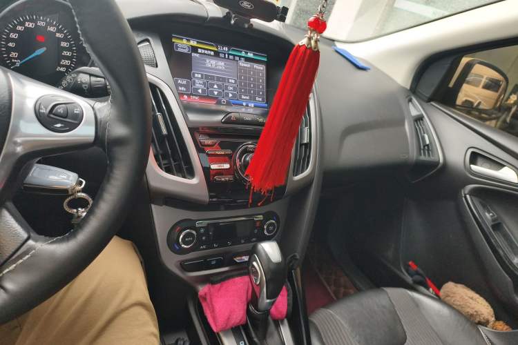 Used Ford Focus 2012 Hatchback 1.6L Automatic Fashion Edition
