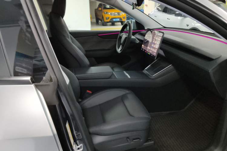 Used Tesla Model Y 2025 Rear-Wheel Drive First Edition
