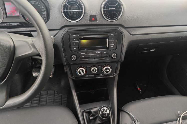 Used Volkswagen Jetta 2019 Dream Edition 1.4L Manual Fashion Version
