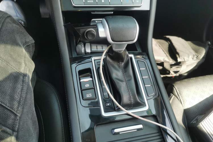 Used Sinotruk VGV U70 2020 1.5T Automatic Smart Enjoyment Elite Edition 5 Seats Gear Lever