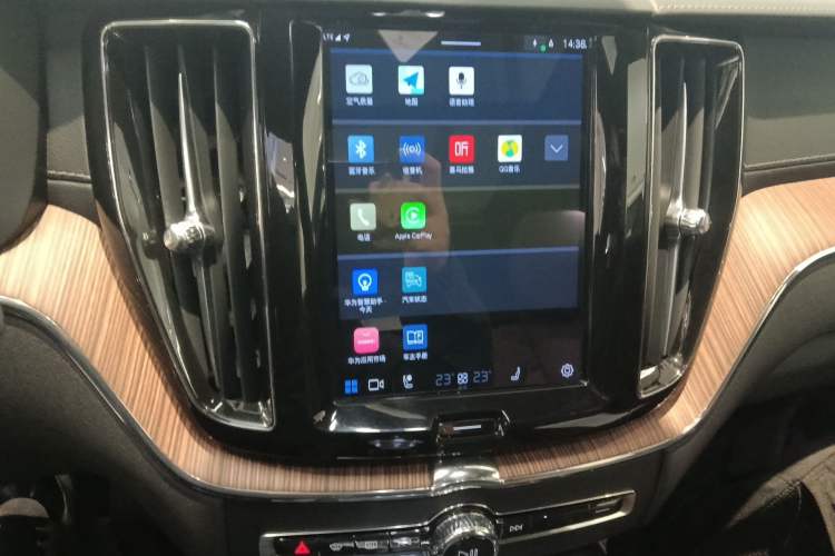 Used Volvo XC60 2023 B5 4x4 Smart Luxury Edition Audio And AC Panel