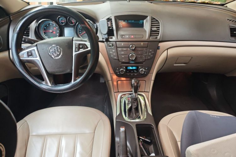 Used Buick Regal 2012 2.4L SIDI Elite Edition Audio And AC Panel