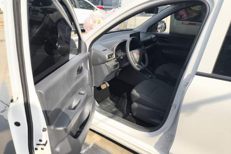 Used Wuling Hongguang New Energy 2024 All-Electric Model 300KM Standard Version
