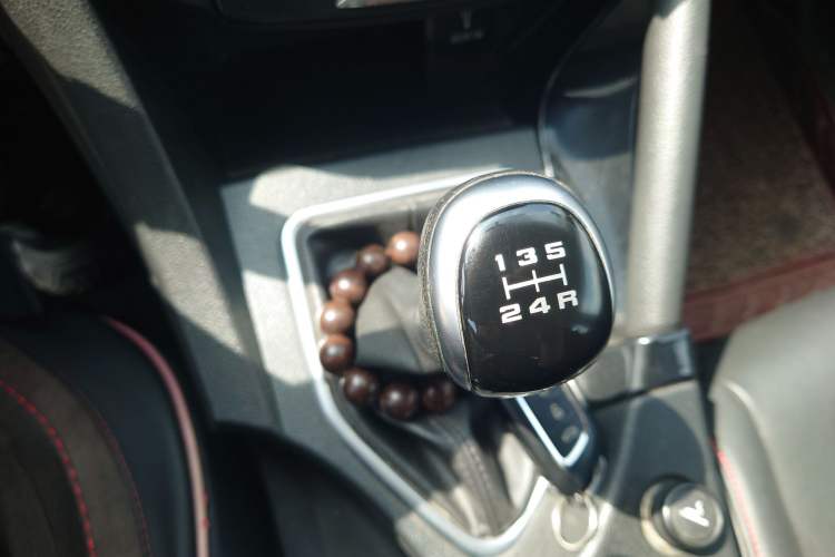 Used Dongfeng Aeolus AX7 2016 1.4T Manual Zhuyue Model Gear Lever