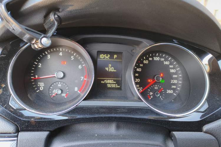 Used Volkswagen Sagitar 2015 230TSI Automatic Comfort Version Instrument Cluster