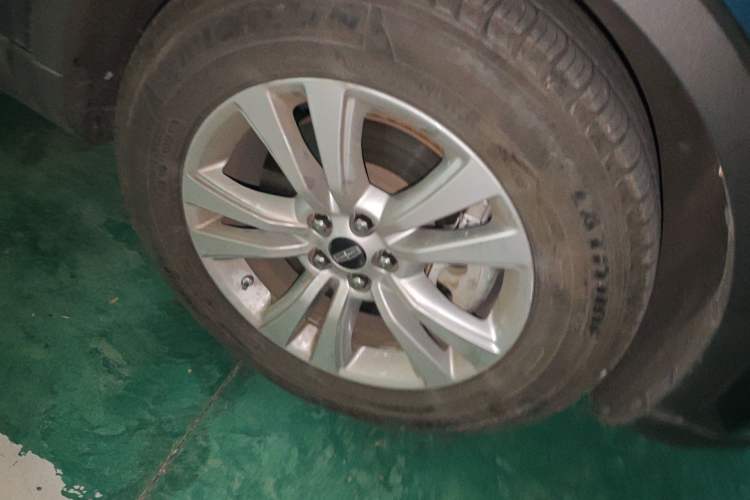 Used Lincoln MKX 2015 2.0T Two-Wheel Drive Deluxe Edition Right Front Wheel Hub