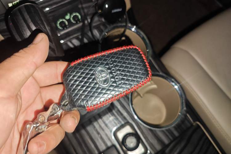 Used Toyota Highlander 2012 3.5L 4x4 7-Seater Luxury Edition Vehicle Key