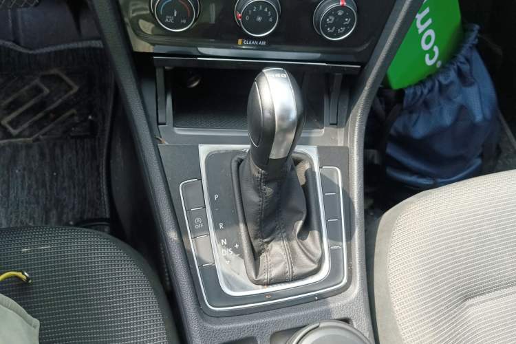 Used Volkswagen Golf 2019 280TSI DSG Comfort Version China VI Standard Gear Lever