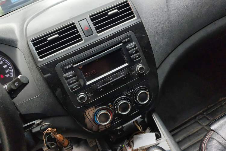 Used FORTHING Joyear X5 2013 1.6L Manual Luxury Model China IV Standard