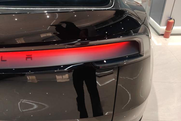 Used Tesla Model Y 2025 Rear-Wheel-Drive Version Exterior 3