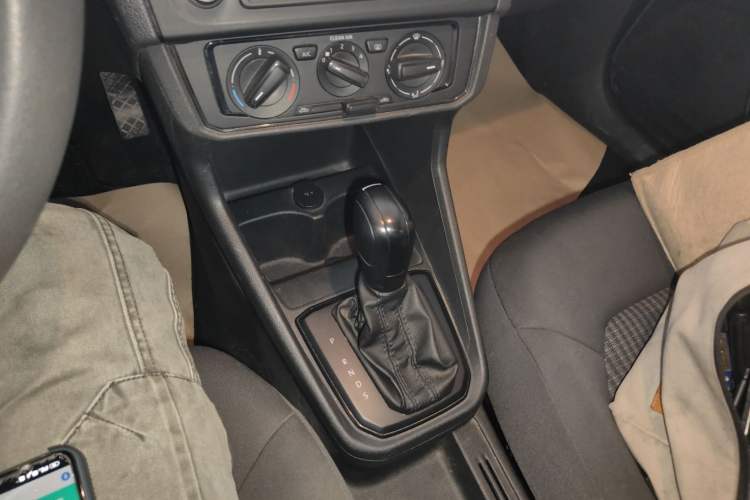 Used Volkswagen Santana 2016 1.6L Automatic Fashion Edition Gear Lever