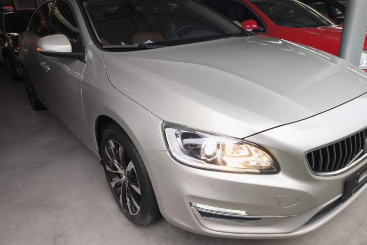 Used Volvo S60 2019 S60L T3 Intelligent Upgrade Edition Front Right 45 Deg